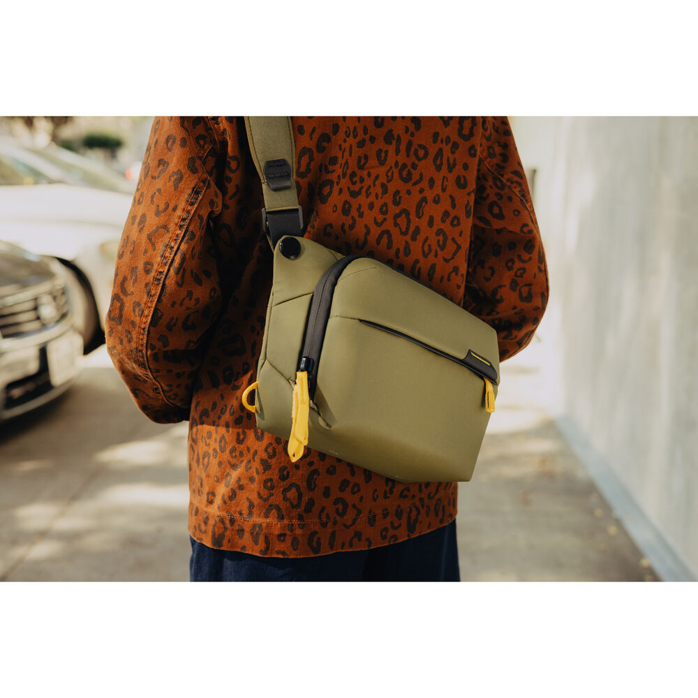 Peak Design BEDS-3-KP-3 Everyday Sling, Kelp, 3L - Image 4